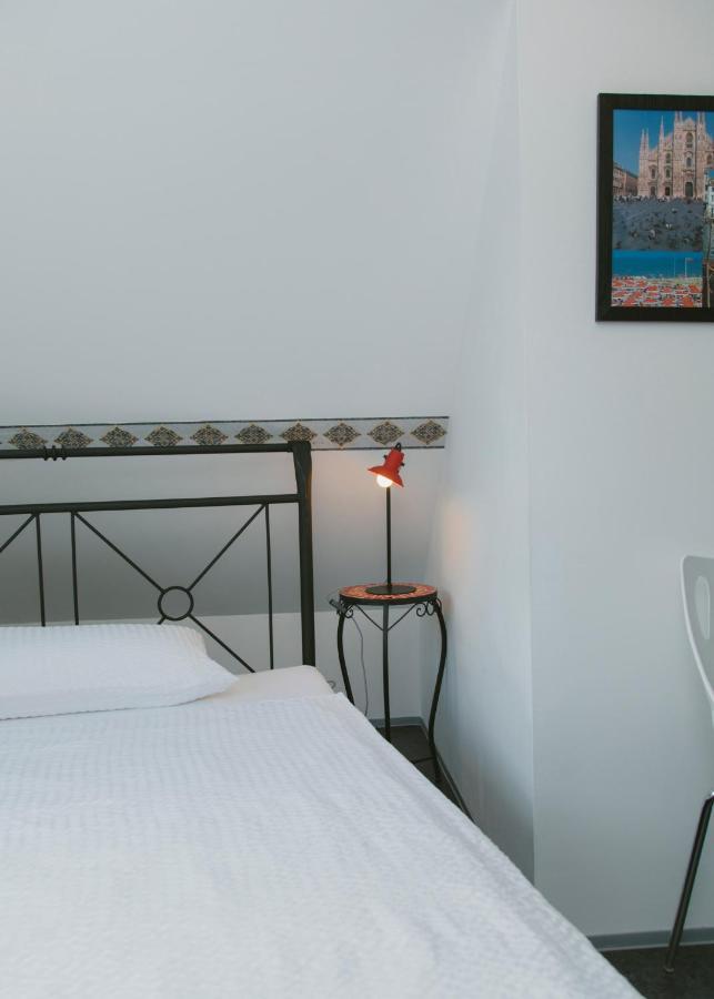 Gaestehaus Vigliarolo Gewerblich Jedes Zimmer Eigenes Bad Gemeinschaftskueche Elmshorn Eksteriør billede