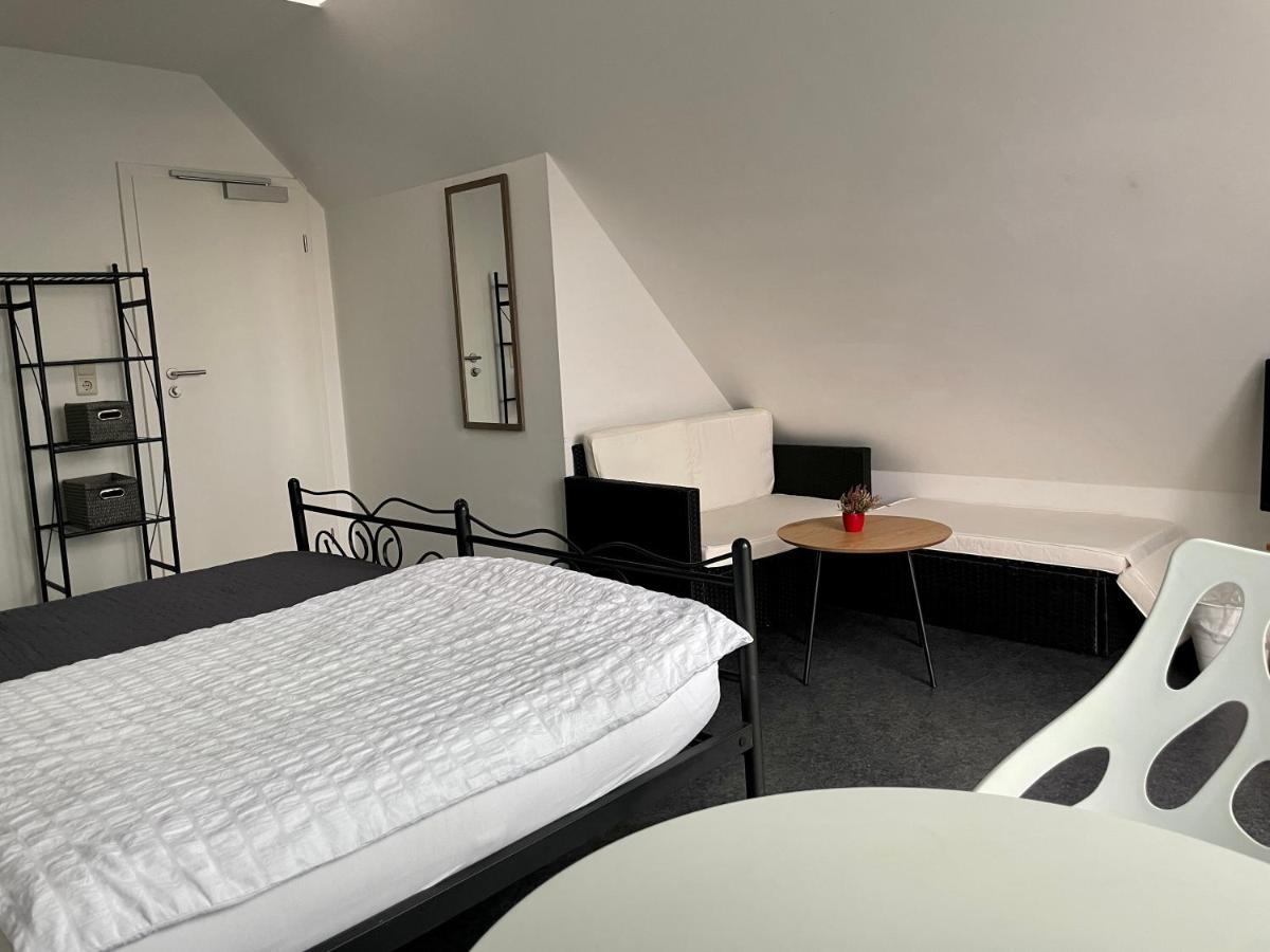 Gaestehaus Vigliarolo Gewerblich Jedes Zimmer Eigenes Bad Gemeinschaftskueche Elmshorn Eksteriør billede